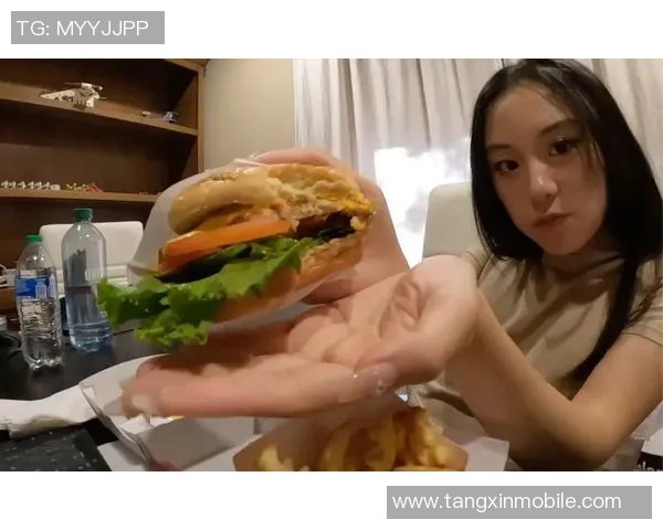 小桃酱糖心vlog-诱人的色彩世界里的脉脉流淌的心爱－探秘小桃酱糖心Vlog-